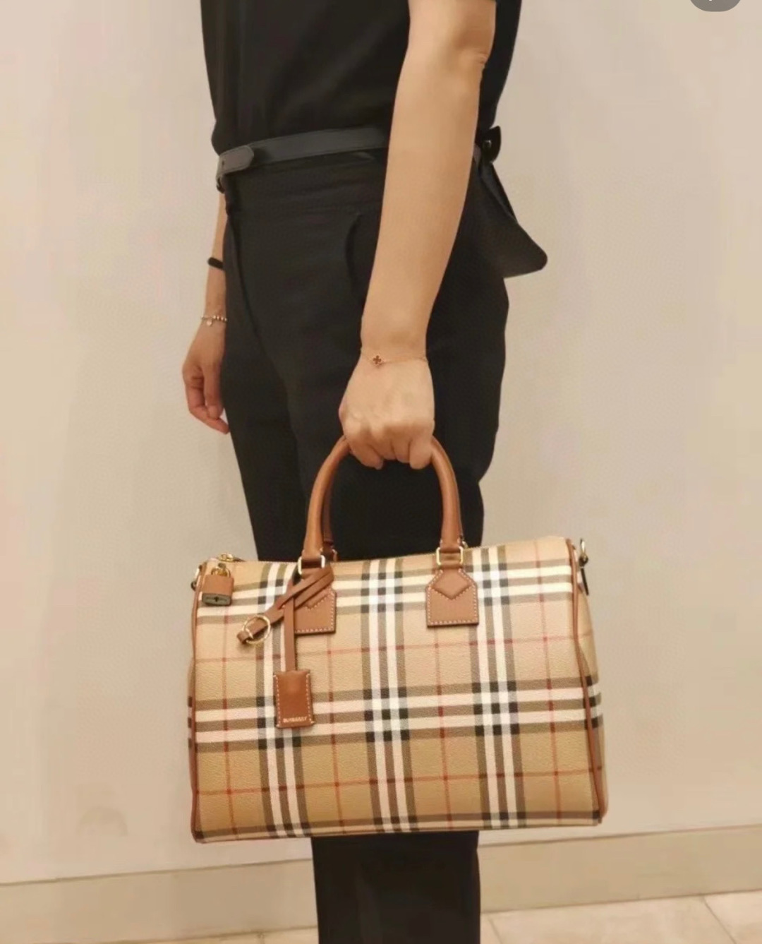 버버리 가방 상세 이미지 9