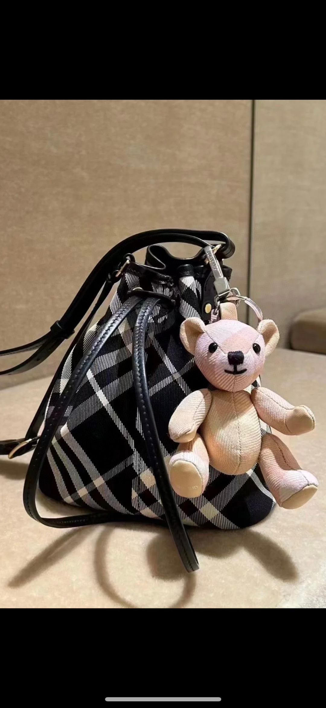 Burberry Black and white diagonal plaid fortune bucket