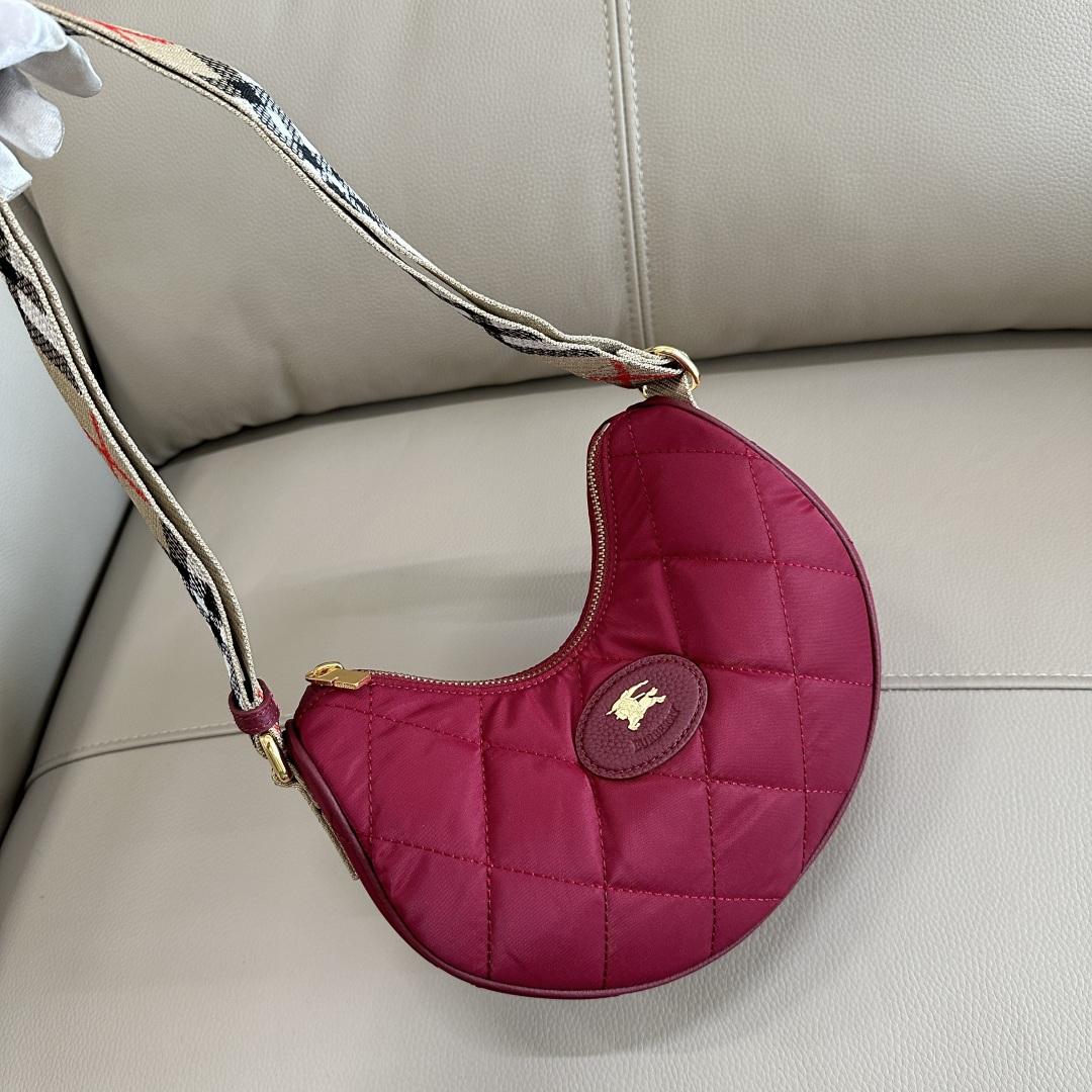 Horseshoe 斜背包 - 英倫風デザインと高級素材