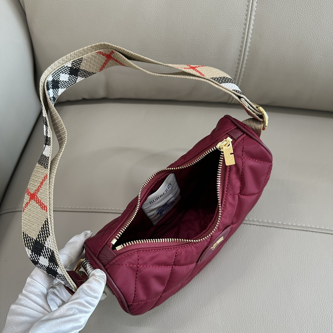 Horseshoe 斜背包 - 英倫風デザインと高級素材