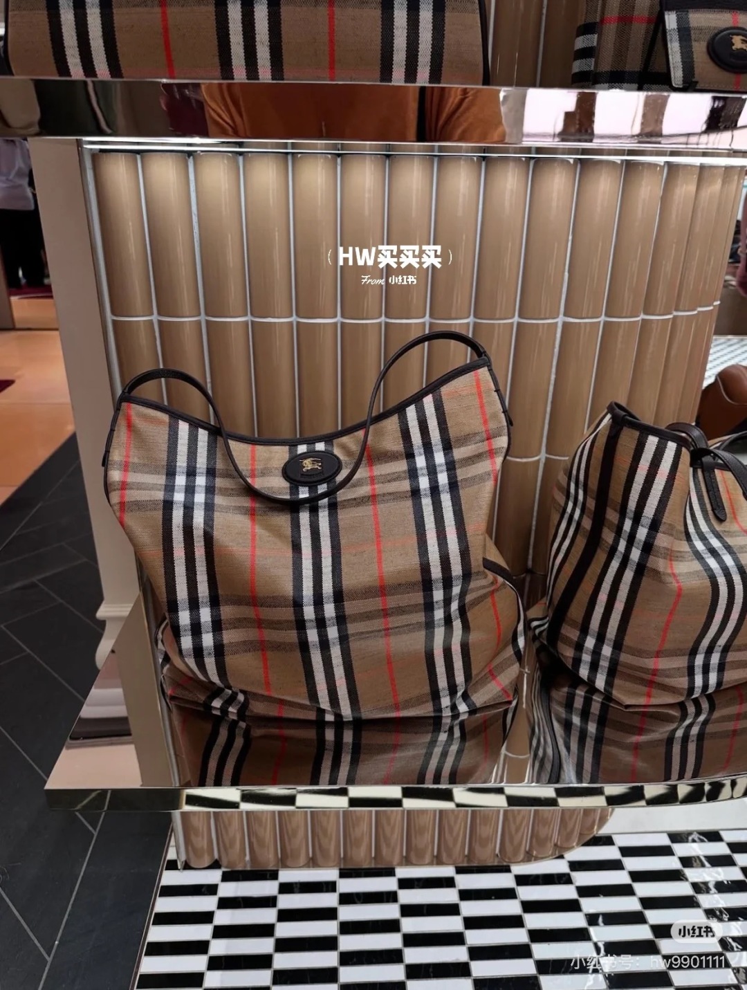 Burberry Classic Check Tote Bag, Full-Length Zipper, Lightweight Design 5 cmp i1751096192374 5319 0 3
