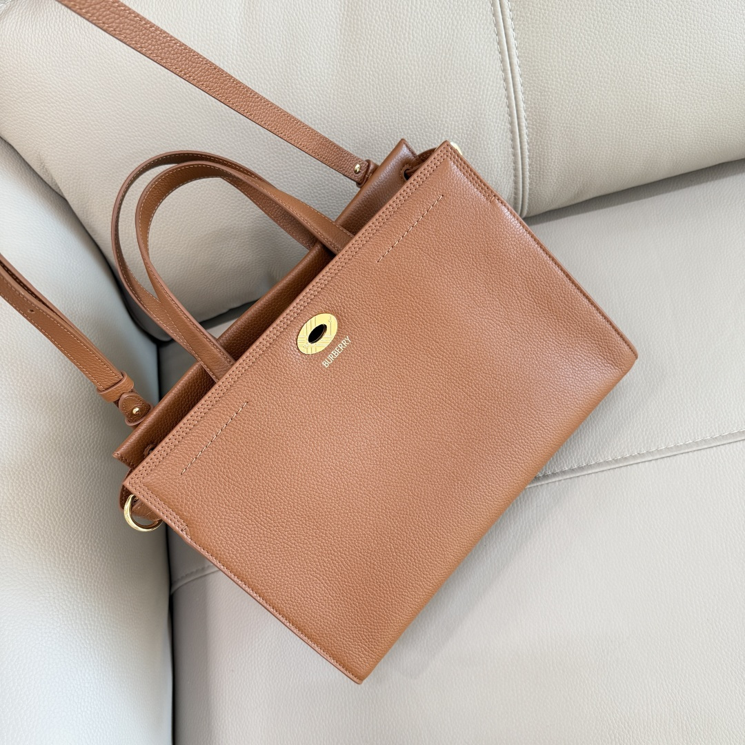 Burberry 中号 B家新款托特包 用于意大利进口粒纹小牛皮面料打造 搭配棉质混纺内衬