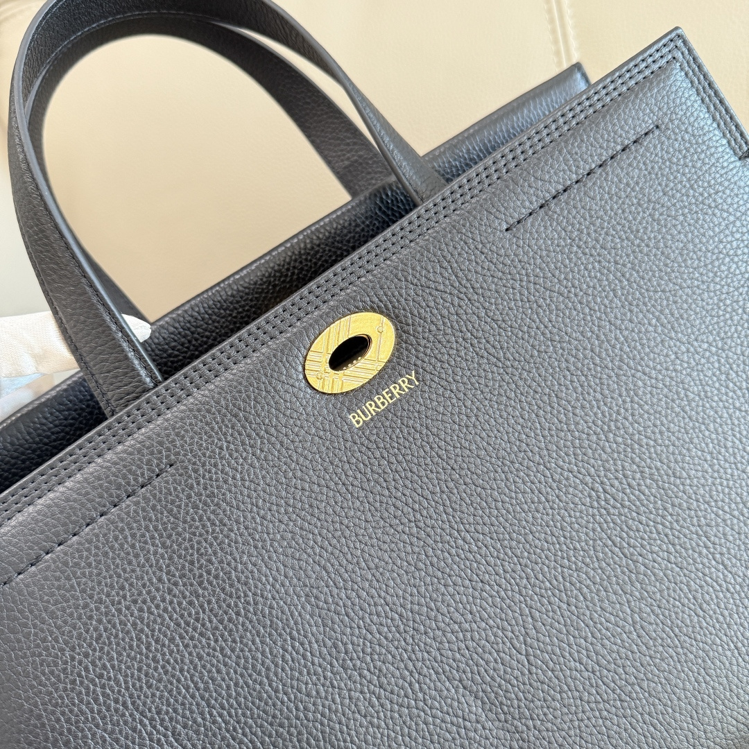 Burberry 中号 B家新款托特包 用于意大利进口粒纹小牛皮面料打造 搭配棉质混纺内衬