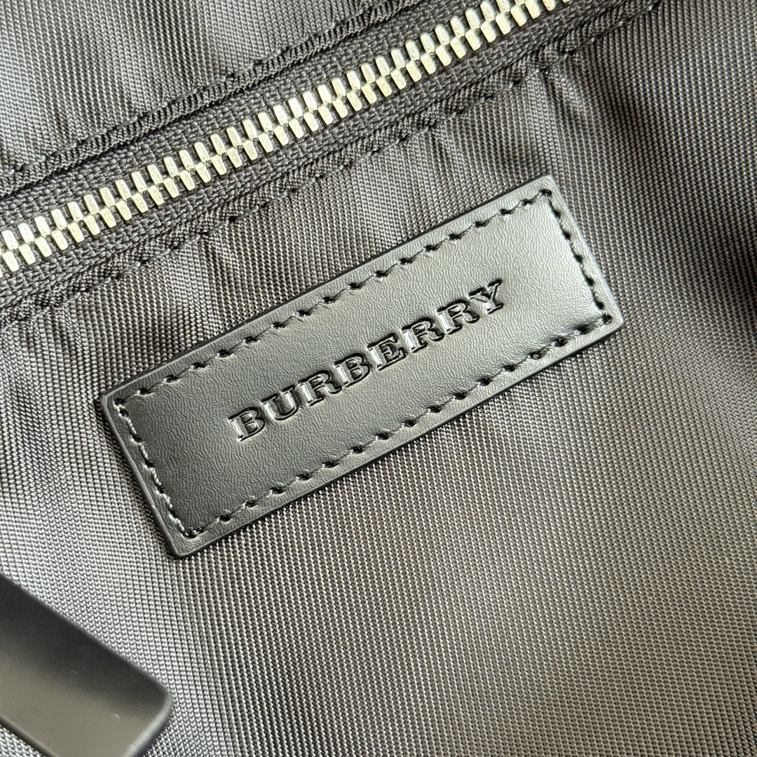 Bur London 格纹双肩包 - 耐久性抜群の多機能デザイン