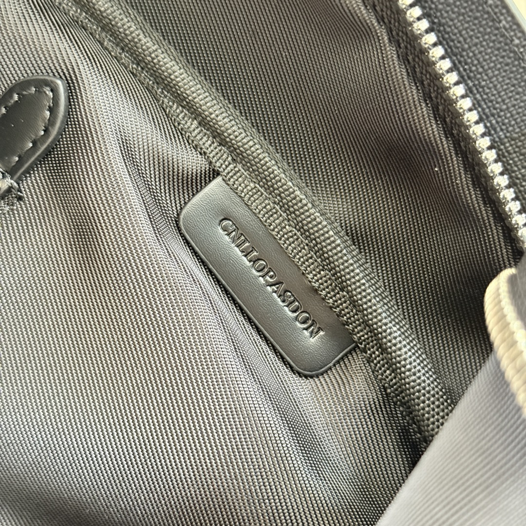 Bur London 格纹双肩包 - 耐久性抜群の多機能デザイン