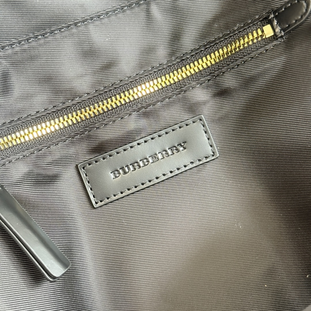 Bur London 格纹双肩包 - 耐久性と多機能性