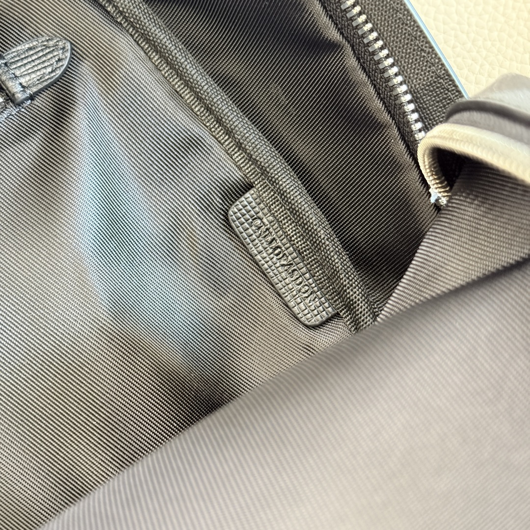 Bur London 格纹双肩包 - 牛皮飾りと多機能ポケット付き