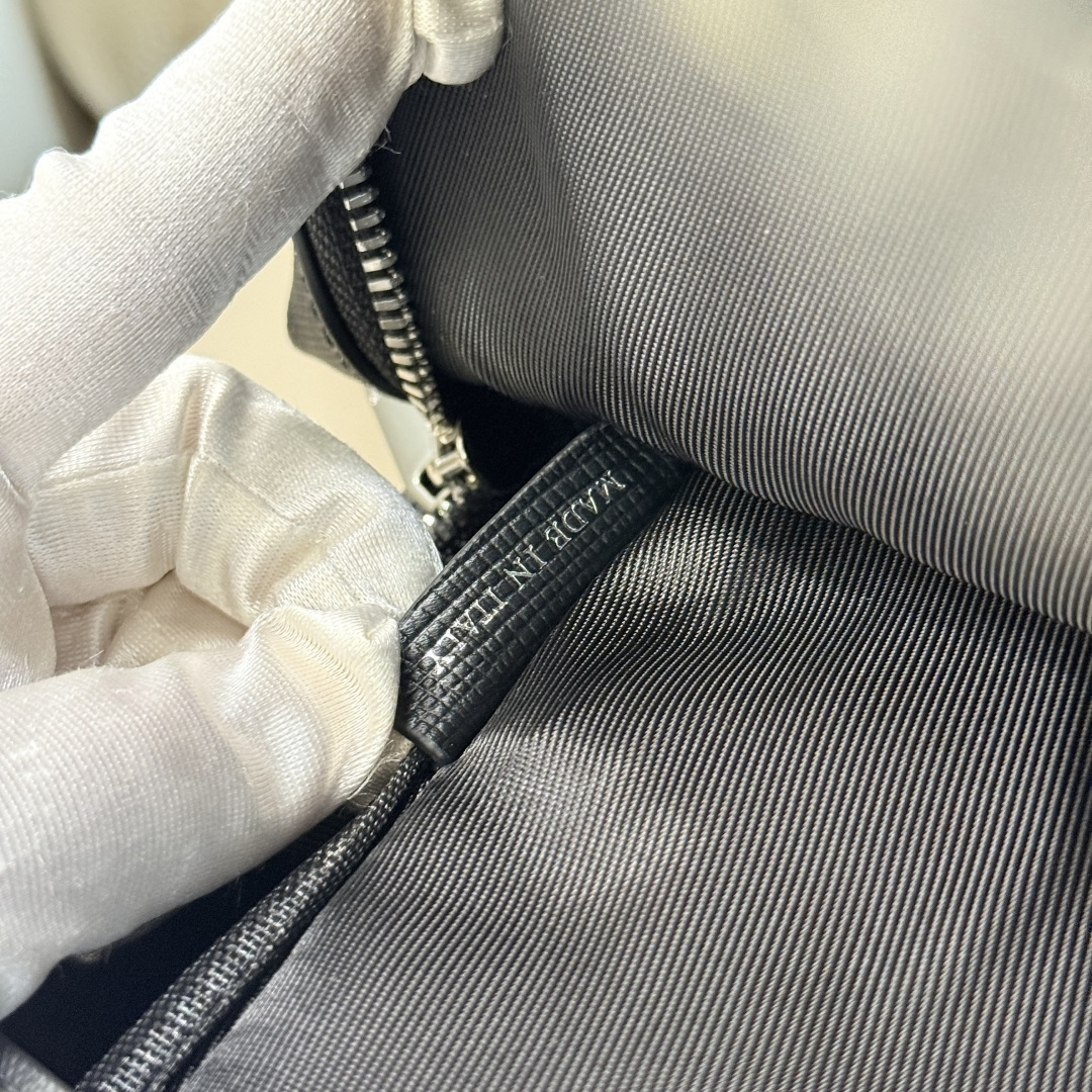 Bur London 格纹双肩包 - 牛皮飾りと多機能ポケット付き