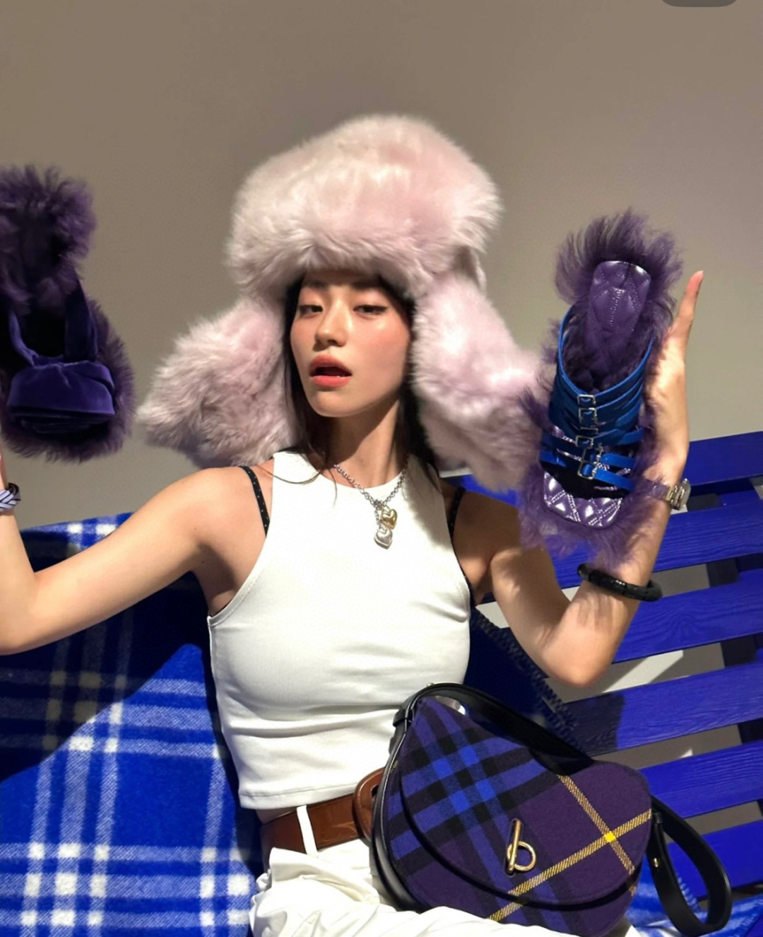 burberry original factory releases latest wool stand-up bag