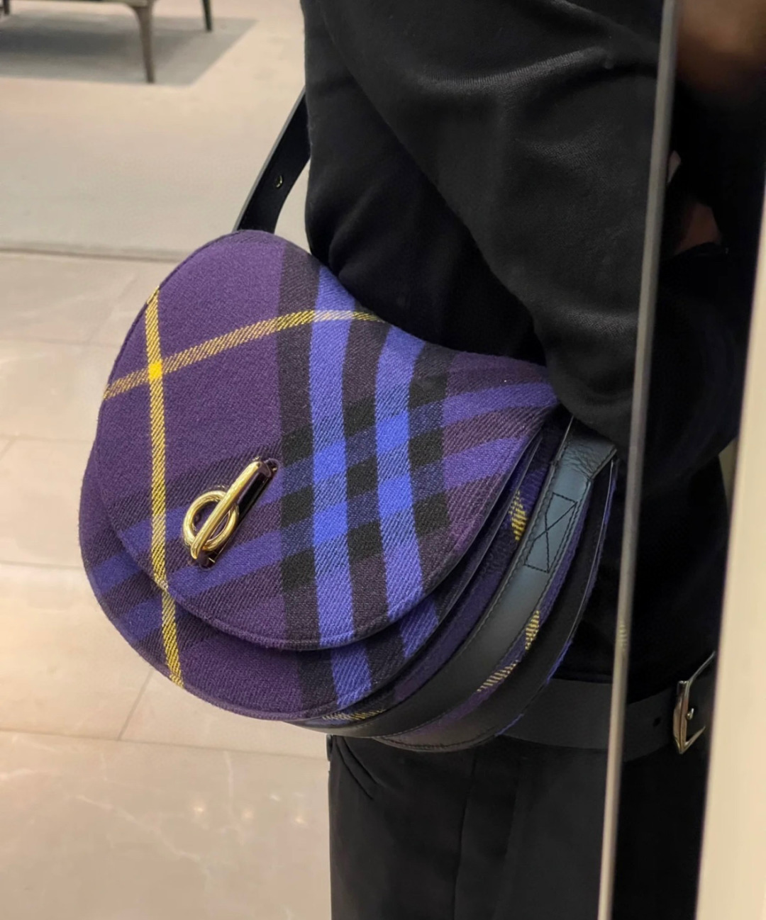 burberry original factory releases latest wool stand-up bag