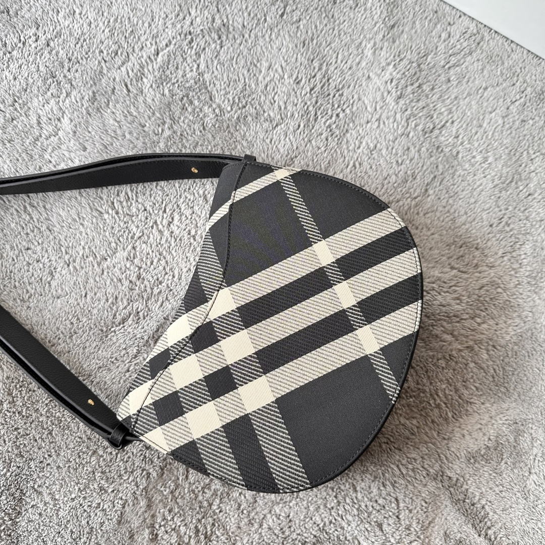 burberry original factory releases latest wool stand-up bag