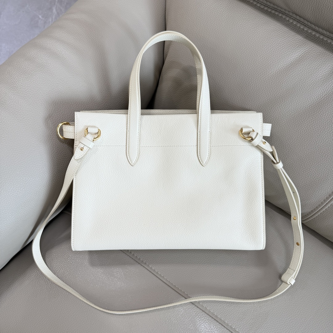 Burberry 中号 B家新款托特包 用于意大利进口粒纹小牛皮面料打造 搭配棉质混纺内衬