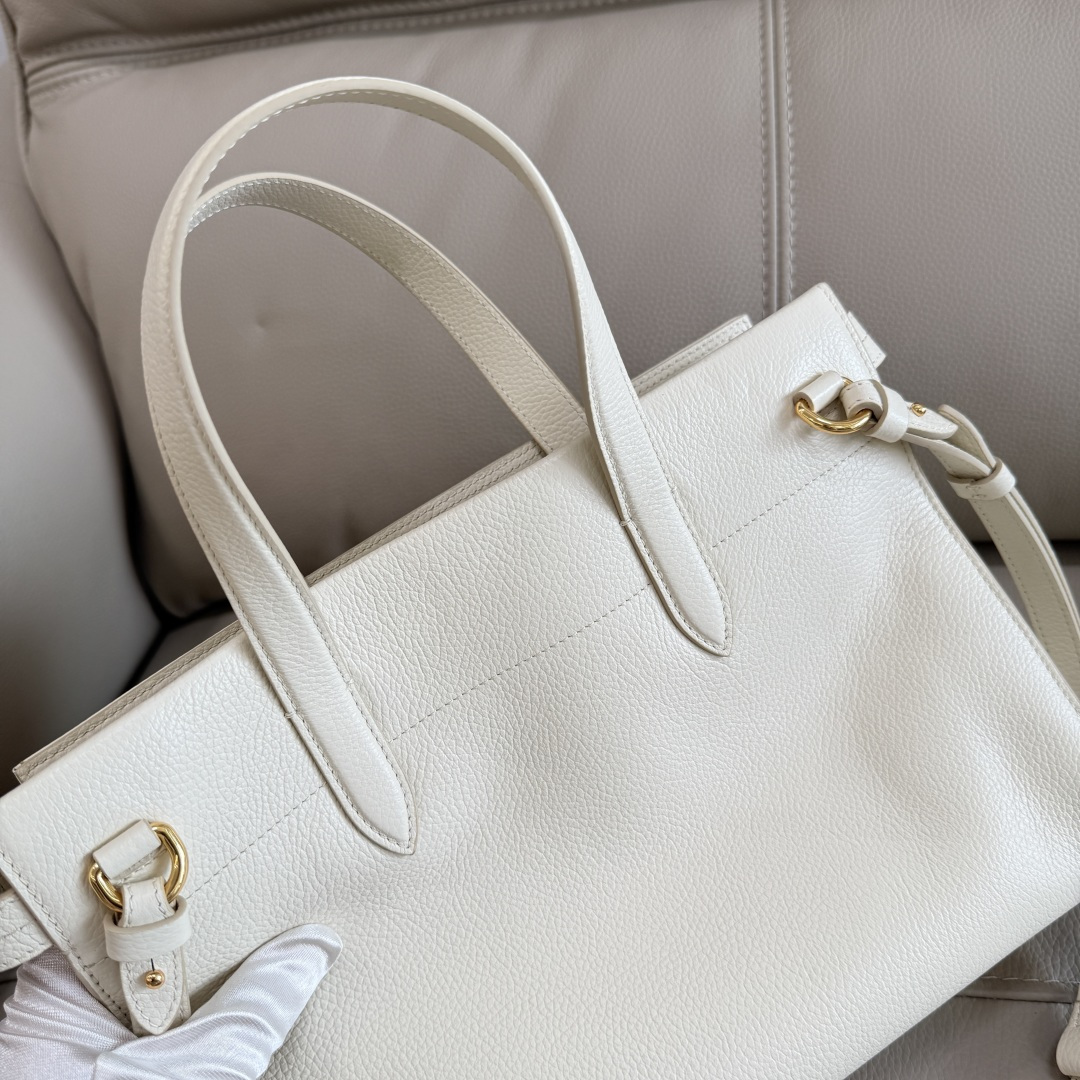Burberry 中号 B家新款托特包 用于意大利进口粒纹小牛皮面料打造 搭配棉质混纺内衬