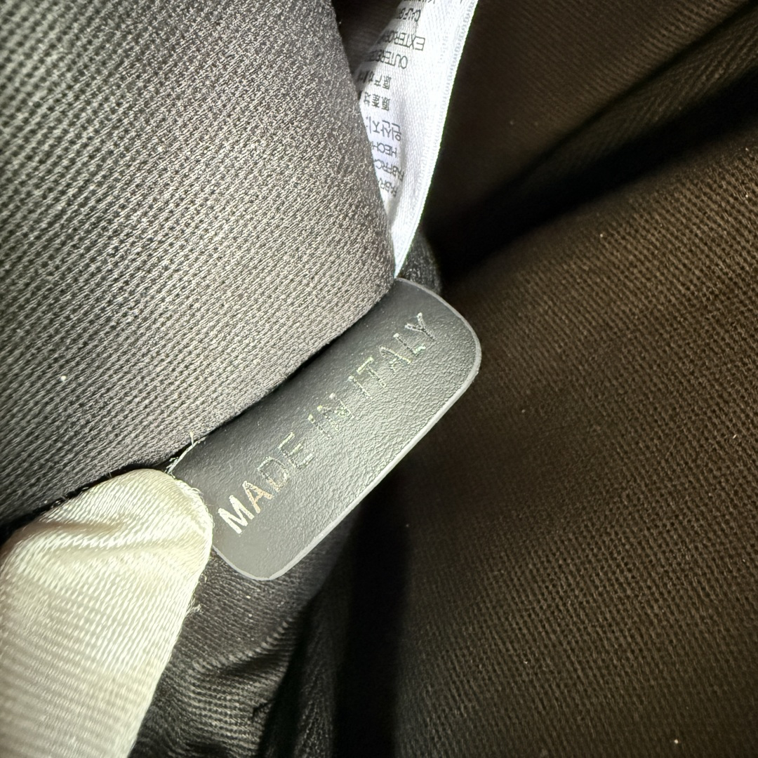 Burberry B家最新啡格斜背包 装饰品牌大号格纹和徽标设计 设有可拆式缉明线皮革背带