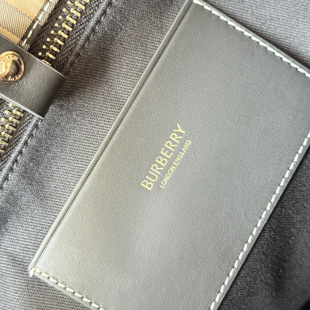 Burberry B家 英伦格纹永不过时 配色高级又百搭 感拉满水桶包型随性又能装 日常通勤、逛街约会