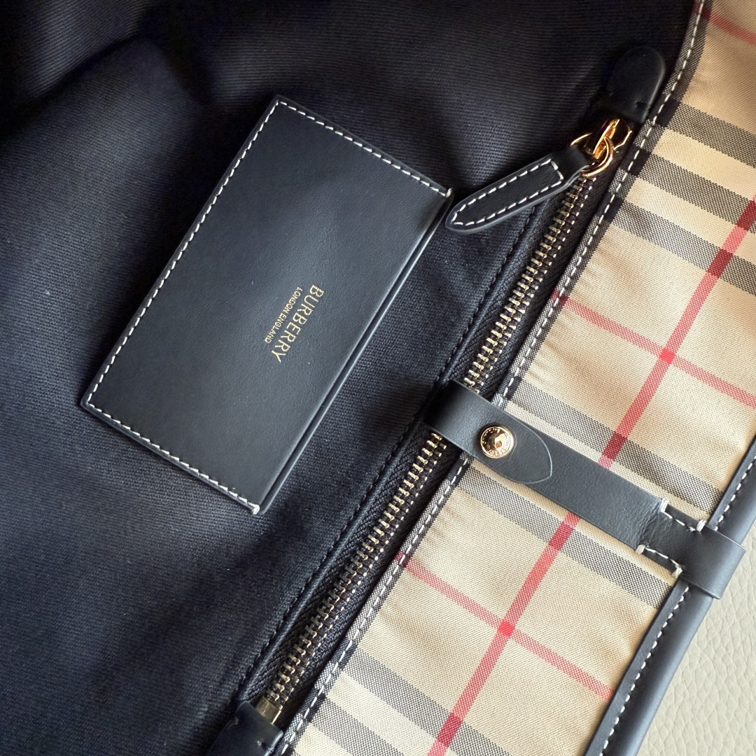 Burberry B家 英伦格纹永不过时 配色高级又百搭 感拉满水桶包型随性又能装 日常通勤、逛街约会