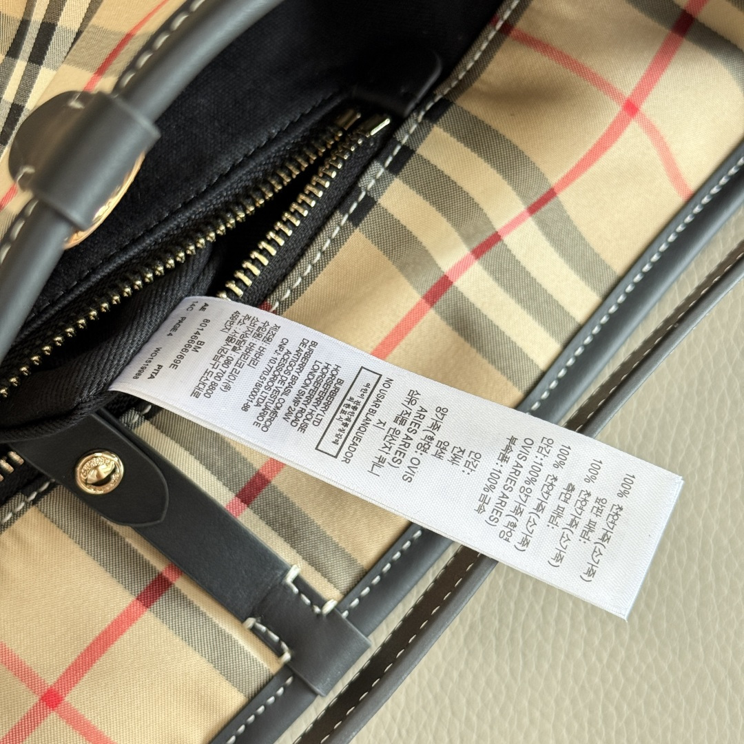 Burberry B家 英伦格纹永不过时 配色高级又百搭 感拉满水桶包型随性又能装 日常通勤、逛街约会