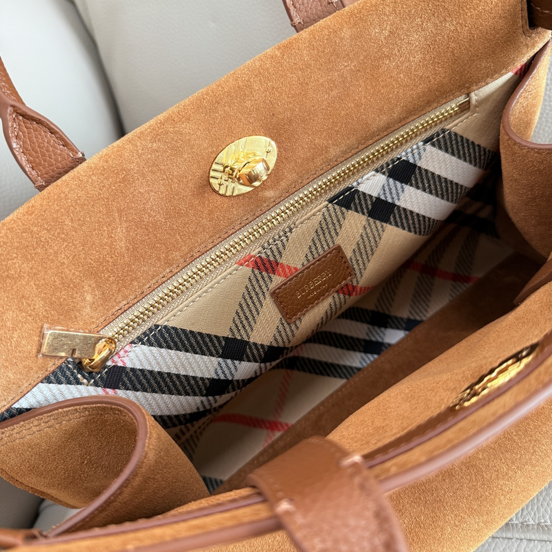 Burberry 中号 新款隽永设计 Cotswolds 托特包 选用反绒面革材质打造