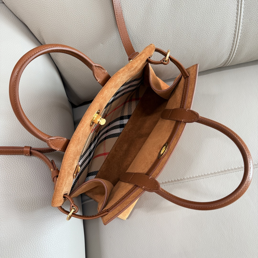 Burberry 中号 新款隽永设计 Cotswolds 托特包 选用反绒面革材质打造