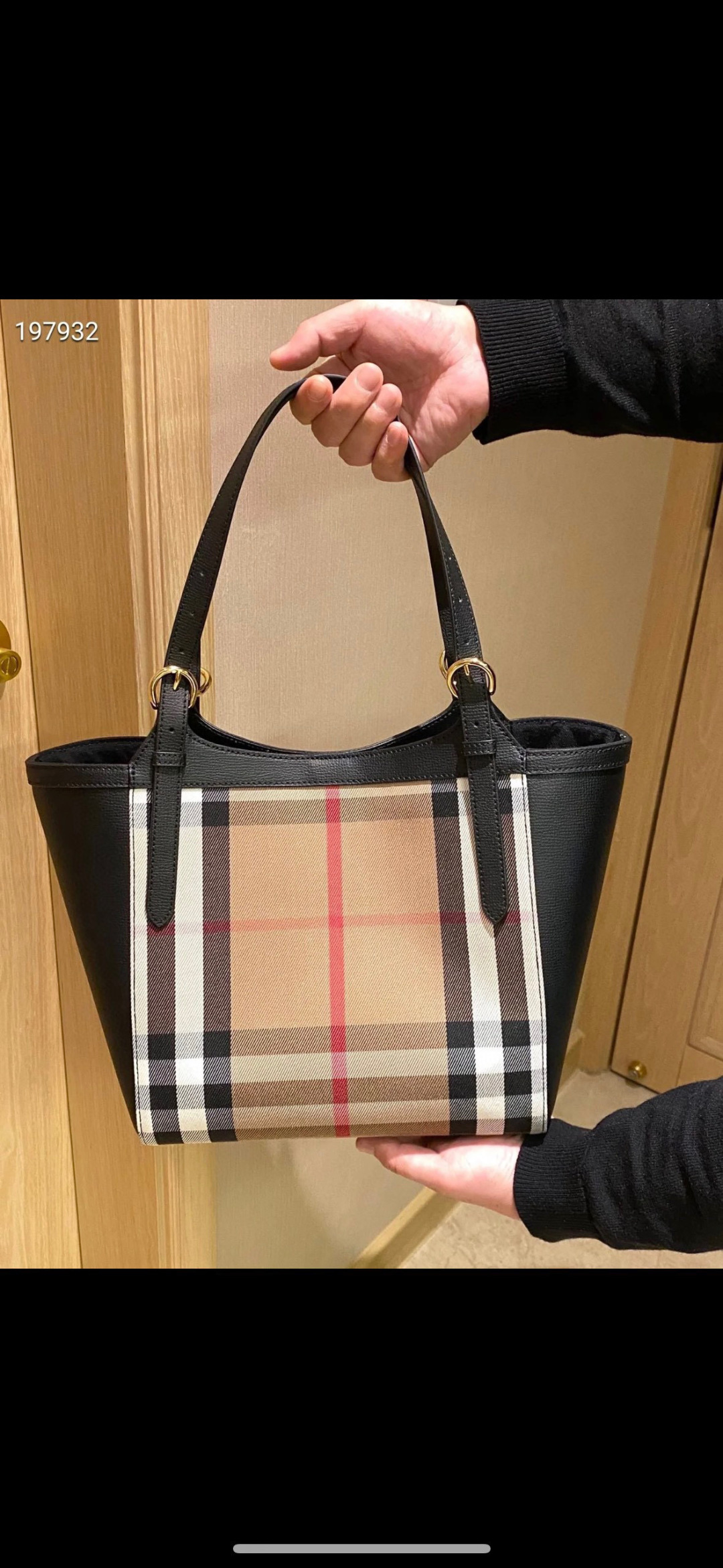 Bbr exquisite grained cowhide tote, with House check to show unique fashion