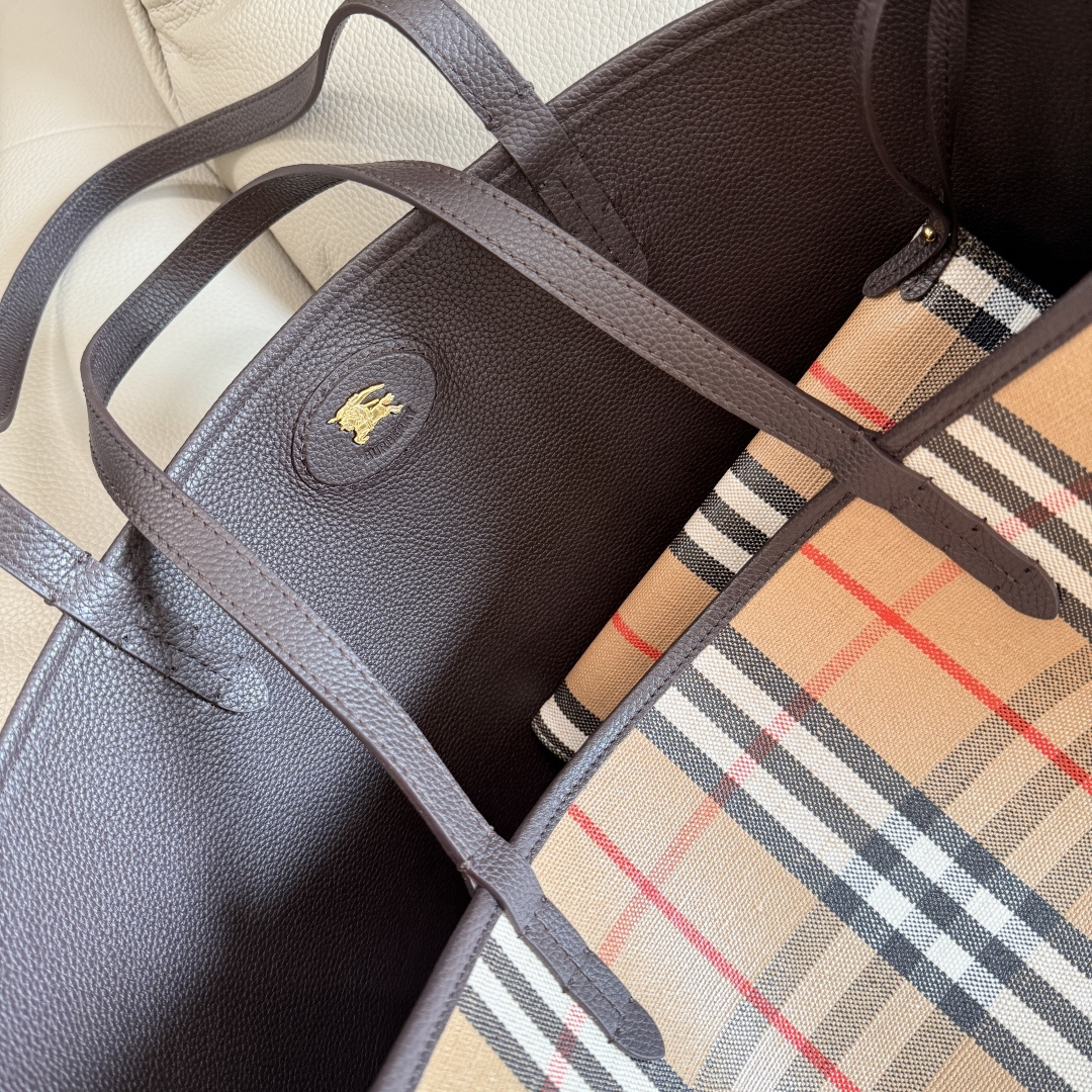 Burberry reversible Bloomsbury tote bag