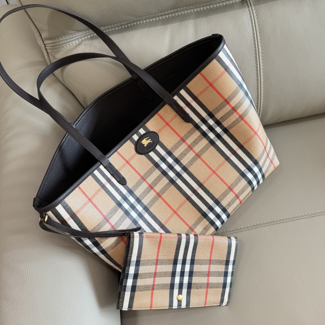 Burberry reversible Bloomsbury tote bag
