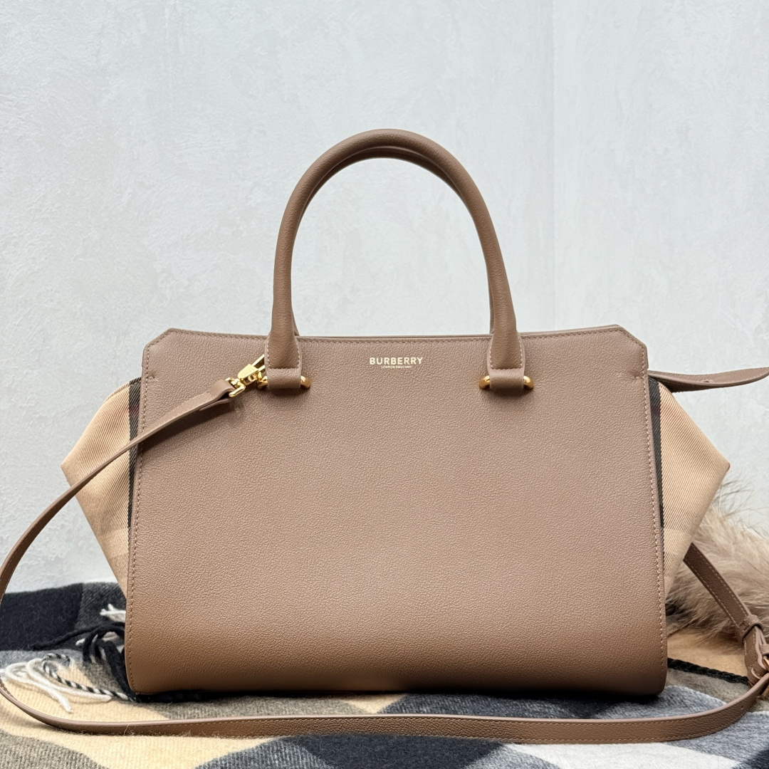 Burberry handbag crossbody bag, classic cotton plaid canvas and cowhide leather, bag zipper design, both sides can be folded and unfolded, multip