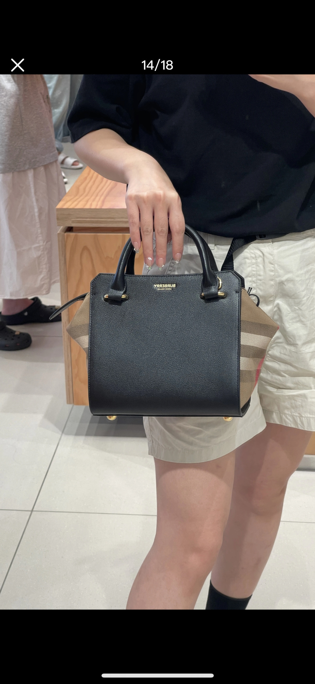 Burberry handbag crossbody bag, classic cotton plaid canvas and cowhide, zipper design at the bag, both sides can be folded and unfolded, multipl