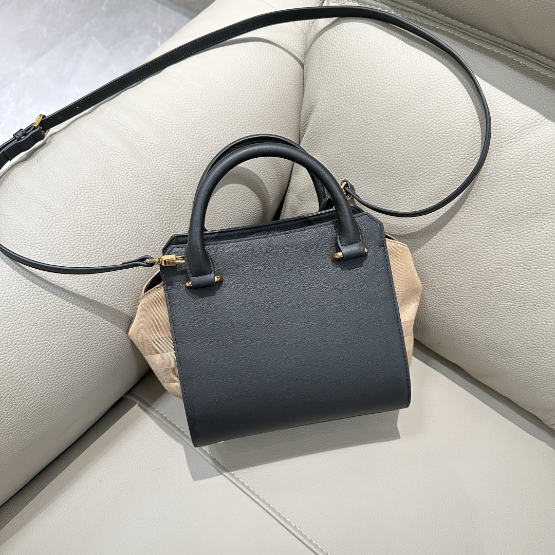 Burberry handbag crossbody bag, classic cotton plaid canvas and cowhide, zipper design at the bag, both sides can be folded and unfolded, multipl