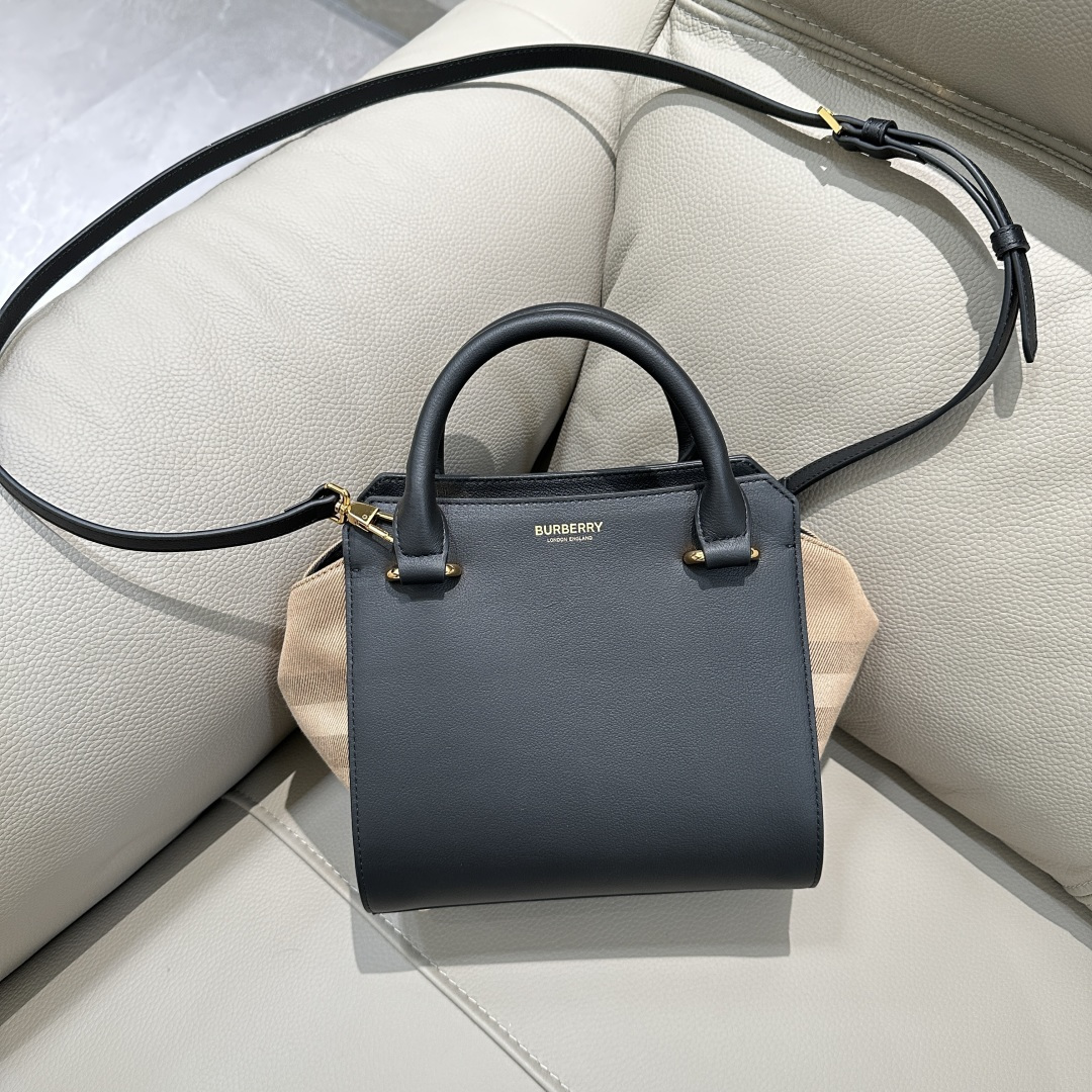 Burberry handbag crossbody bag, classic cotton plaid canvas and cowhide, zipper design at the bag, both sides can be folded and unfolded, multipl