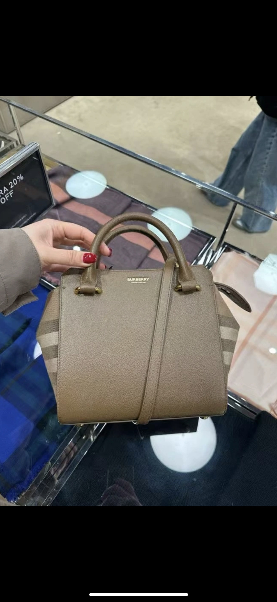Burberry handbag crossbody bag, classic cotton plaid canvas and cowhide, zipper design at the bag, both sides can be folded and unfolded, multipl