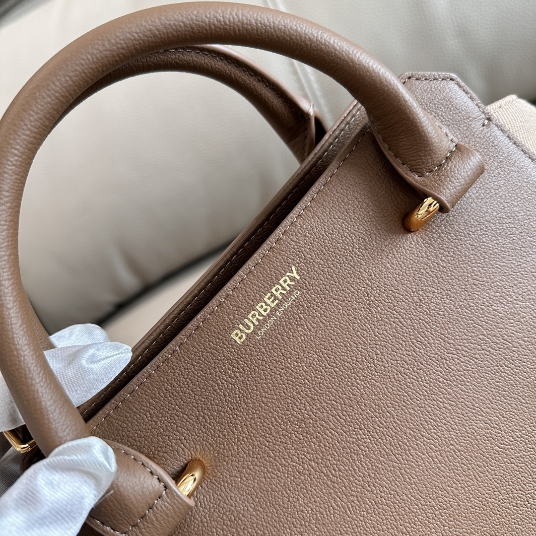 Burberry handbag crossbody bag, classic cotton plaid canvas and cowhide, zipper design at the bag, both sides can be folded and unfolded, multipl