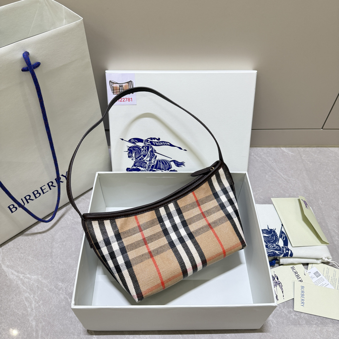 Burberry Comes with latest original box