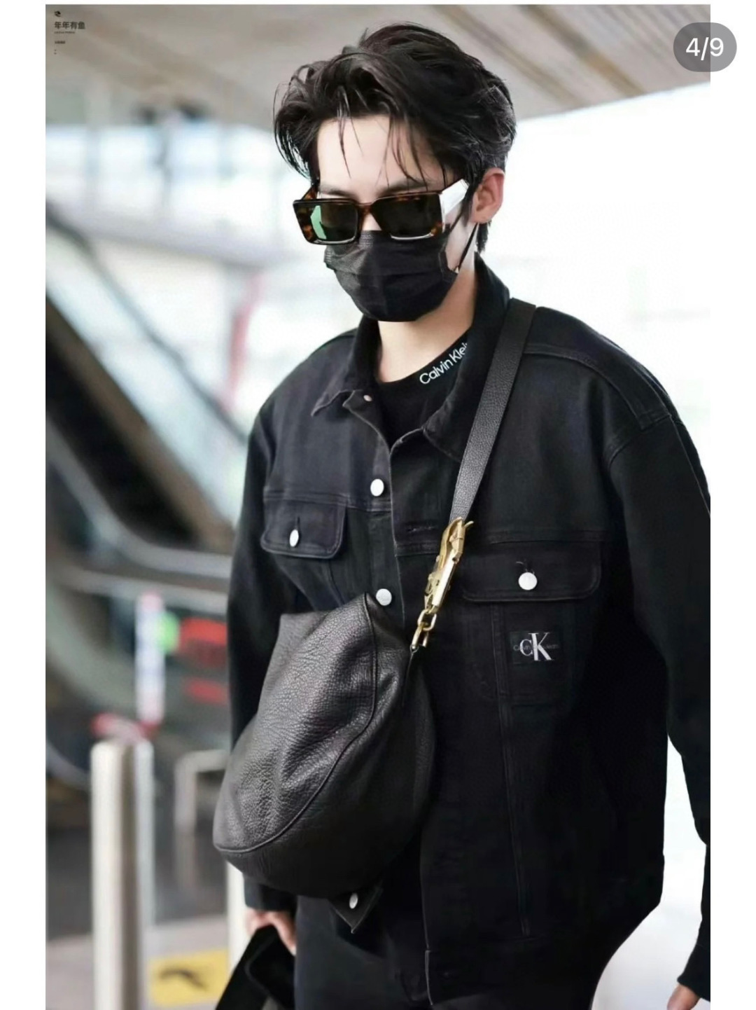 Burberry The large size is also suitable for little brothers The same Knight bag has a cool appearance and a casual and natural style. This is in