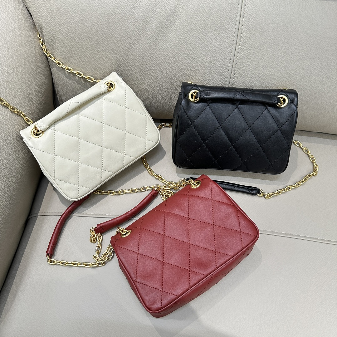 Burberry Strand bag: the perfect fusion of elegance and luxury