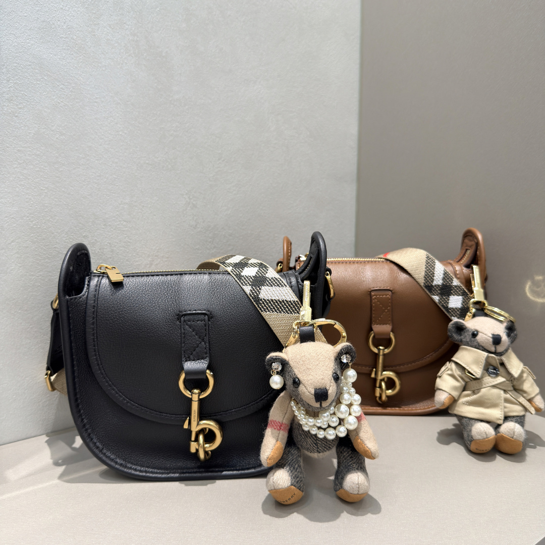 Burberry New messenger bag