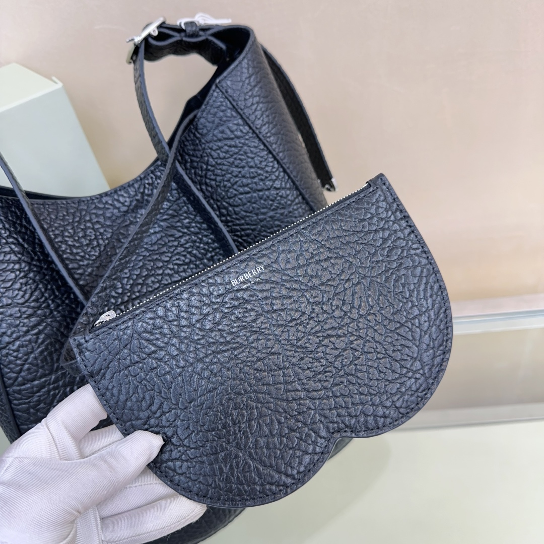 Burberry 【Daniel Lee New Product】Chess Shoulder Bag