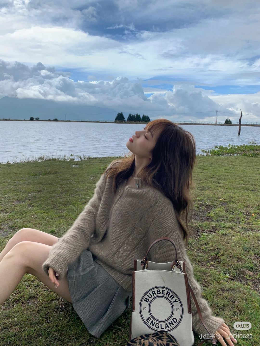 Burberry Peggy bucket bag looks good when carried by hand or cross-body