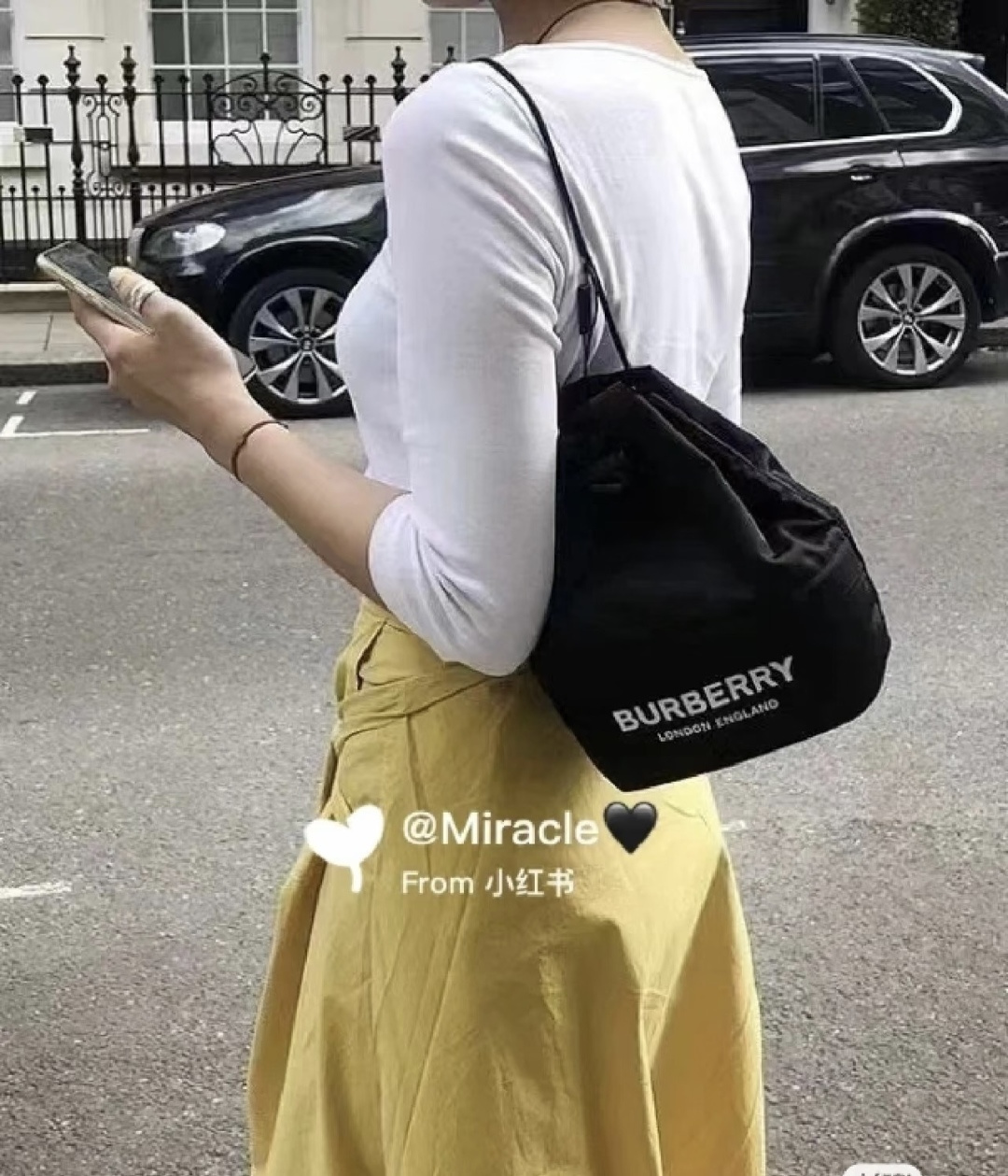 Burberry Casual bucket bag super light and cute