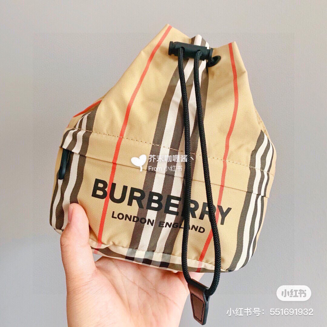 Burberry King styleSuper light on the upper body