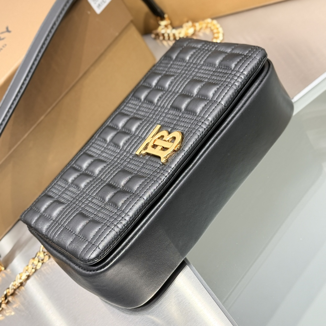 Сумка Burberry Lola из гладкой кожи с цепным ремнем