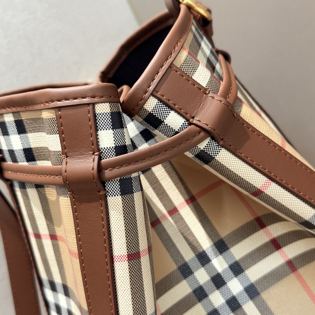 () Top quality, large bucket bag made of coated cotton canvas photo 1