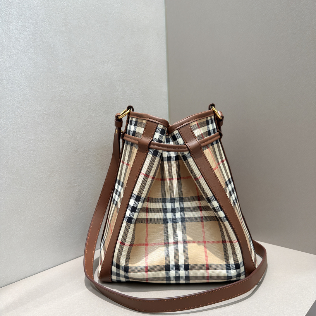 () Top quality, large bucket bag made of coated cotton canvas photo 2
