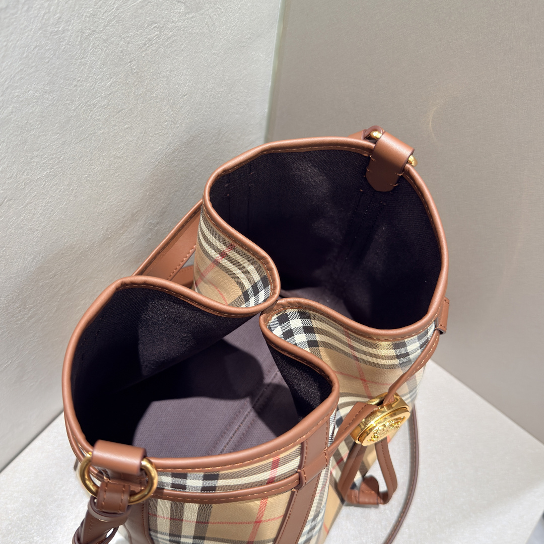 () Top quality, large bucket bag made of coated cotton canvas photo 3