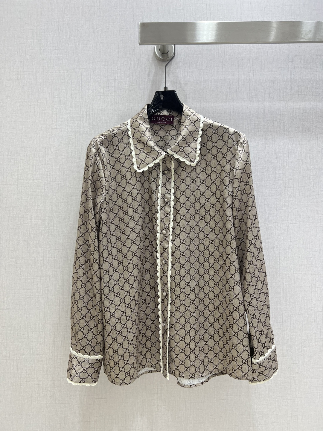 NO:534804,Highly recommended GUC*2025 Spring and Summer New Style Classic plaid long-sleeved shirts. All kinds of them can be perfectly controlled~High-end ready-to-wear methods, the details are so beautiful!  Exquisite and daily, easy to control!  Great texture!  Age-reducing fashion, casual girlish feeling, strongly recommended!  !  One color SML code high quality ABC, gucci,shirts,alexander wang19860909强烈推荐 GUC*2025春夏新款 经典格纹长袖衬衫 各种都能完美驾驭～高级成衣做法,细节美到爆！精美又日常,轻松驾驭！质感棒棒哒！减龄 时尚 休闲少女感,强推！！一个色 SML码 高品质ABC,,gucci,shirts,alexander wang,Women's clothing