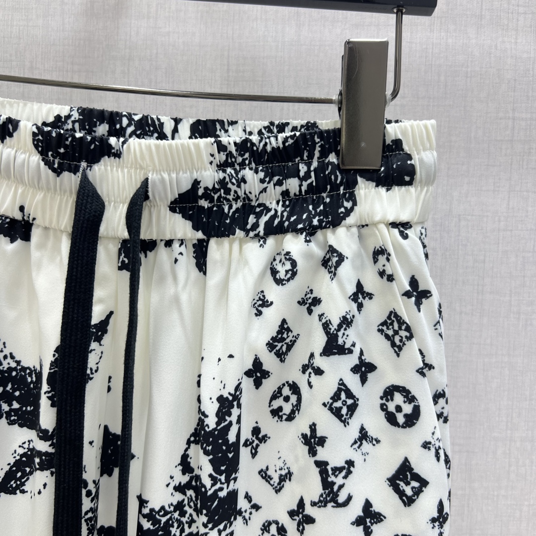 Louis Vuitton 2025 Spring/Summer Printed Straight-Leg Trousers 4 cmp i1754331975358 7191 0 2