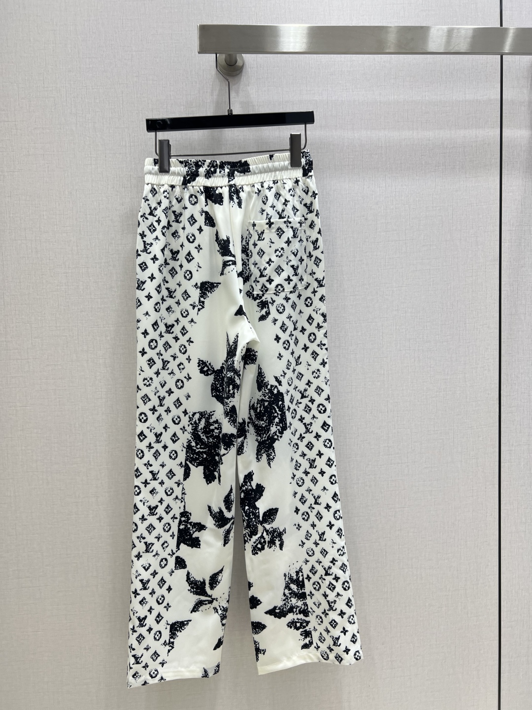 Louis Vuitton 2025 Spring/Summer Printed Straight-Leg Trousers 9 cmp i1754331976780 632 0 7