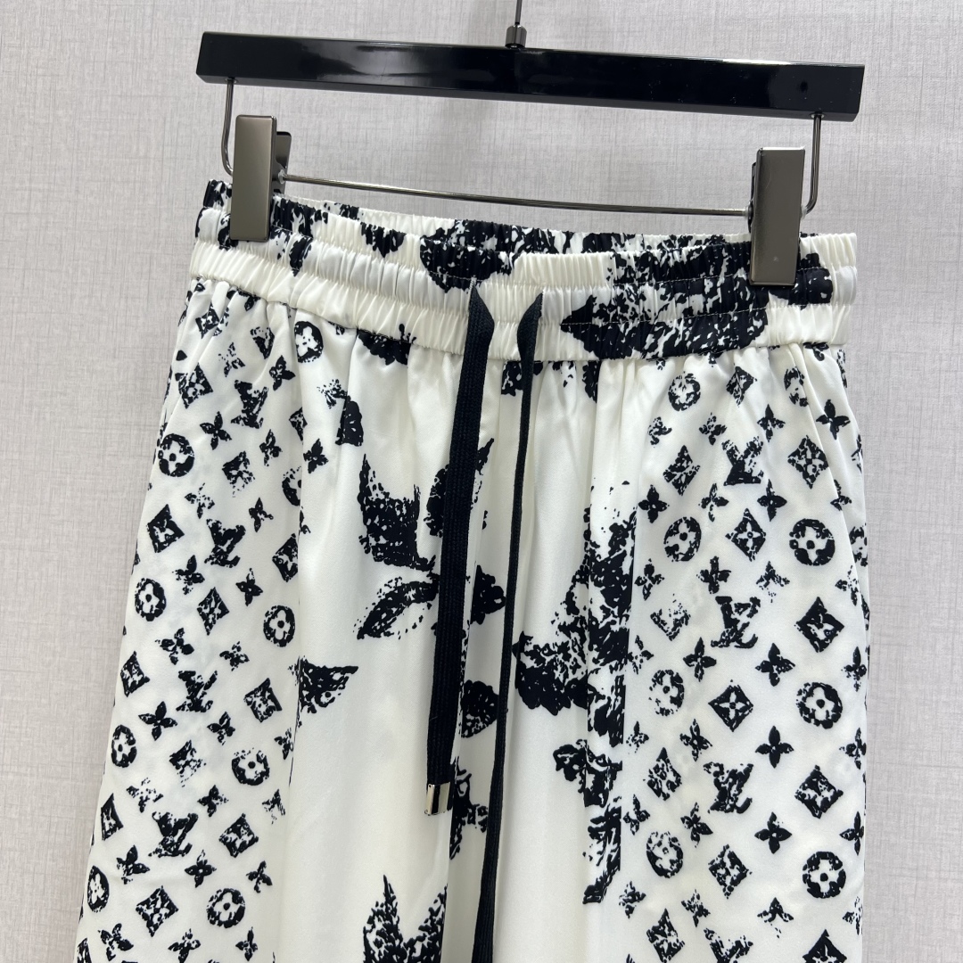 Louis Vuitton 2025 Spring/Summer Printed Straight-Leg Trousers 5 cmp i1754331976785 552 0 3