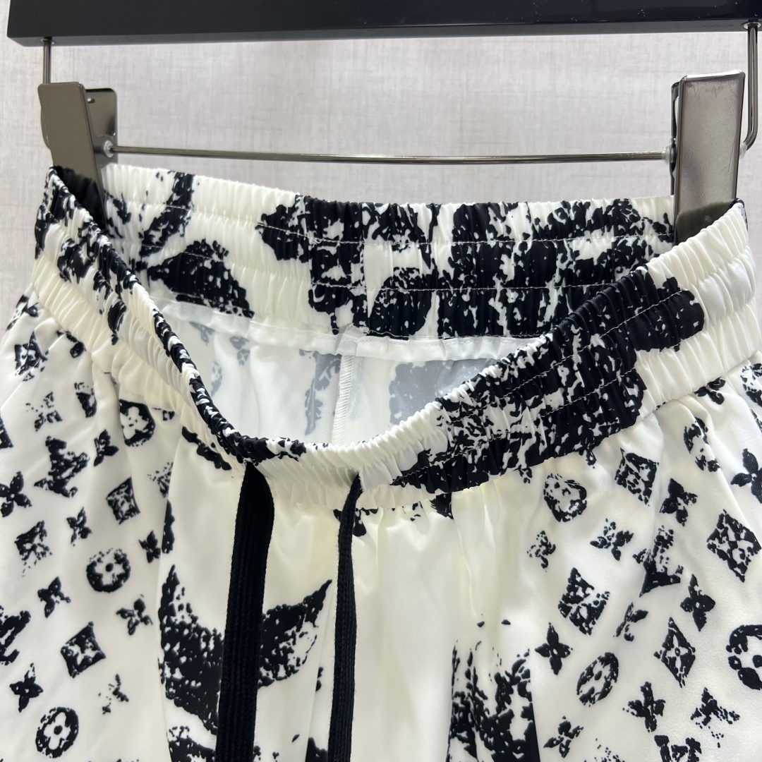 Louis Vuitton 2025 Spring/Summer Printed Straight-Leg Trousers 6 cmp i1754331980525 1603 0 4