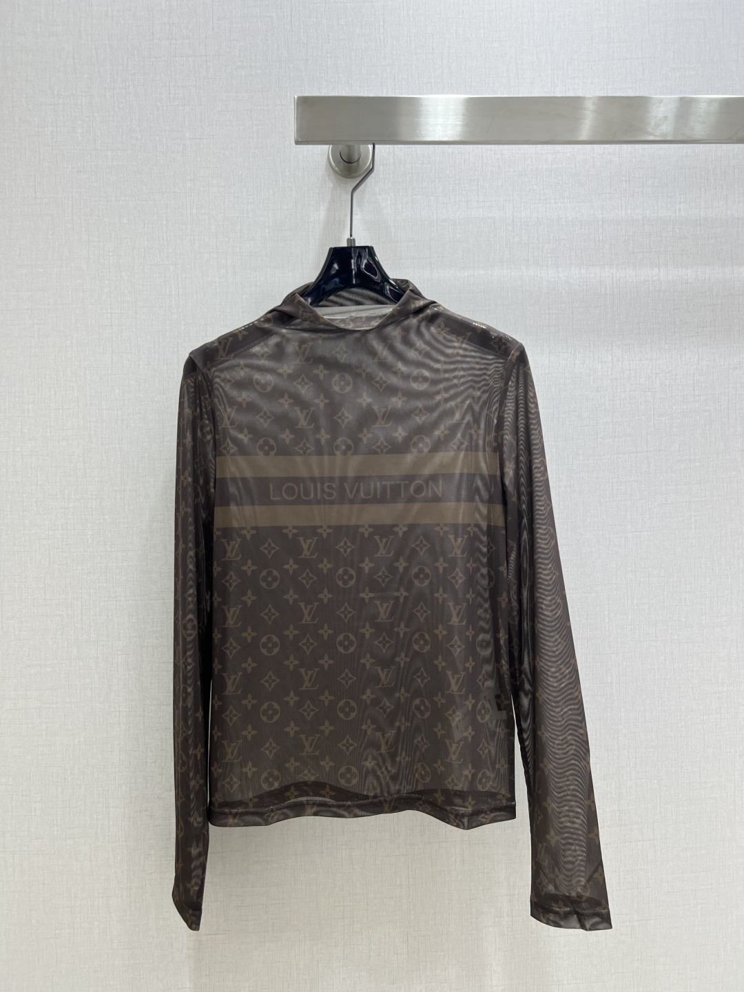 NO:499836,Highly recommended LV*2025 early autumn new style, old-fashion mesh long-sleeved top, penetrating print, high-end and atmospheric, soft and elastic, full of high-end outfit, semi-transparent, innovative fabric, light and soft, and the real thing is very good!  Tighten your body to show off your figure, your upper body is fashionable and versatile, and your outfit is beautiful. It is also beautiful to wear it off when you take off your coat!  High-quality workmanship depends on details One color SML code High-quality ABC, louis vuitton, jackets & coats,alexander wang19860909强烈推荐 LV*2025早秋新款 老花网纱长袖上衣 渗透印花 高级大气 柔软弹力很舒服 满满的穿搭高级感 半透视 创新面料 轻盈柔软 实物非常赞！紧身显身材 上身洋气百搭,穿搭好看 脱掉外套里搭也是美美的！高品质做工看细节 一个色 SML码 高品质ABC,,louis vuitton,jackets & coats,alexander wang,Women's clothing